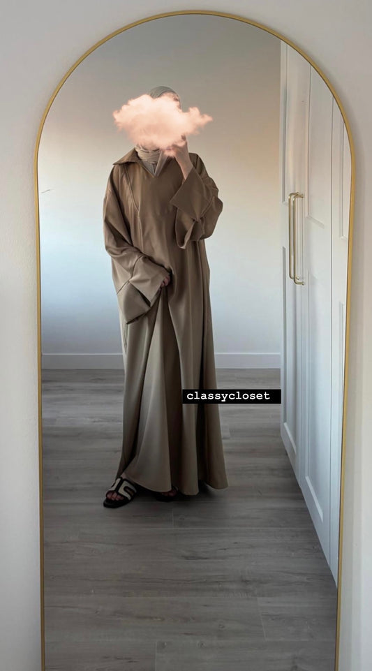 MAXI DRESS MET SPLIT TAUPE