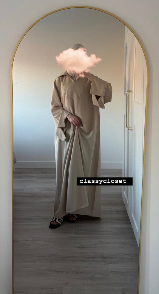 MAXI DRESS MET SPLIT BEIGE