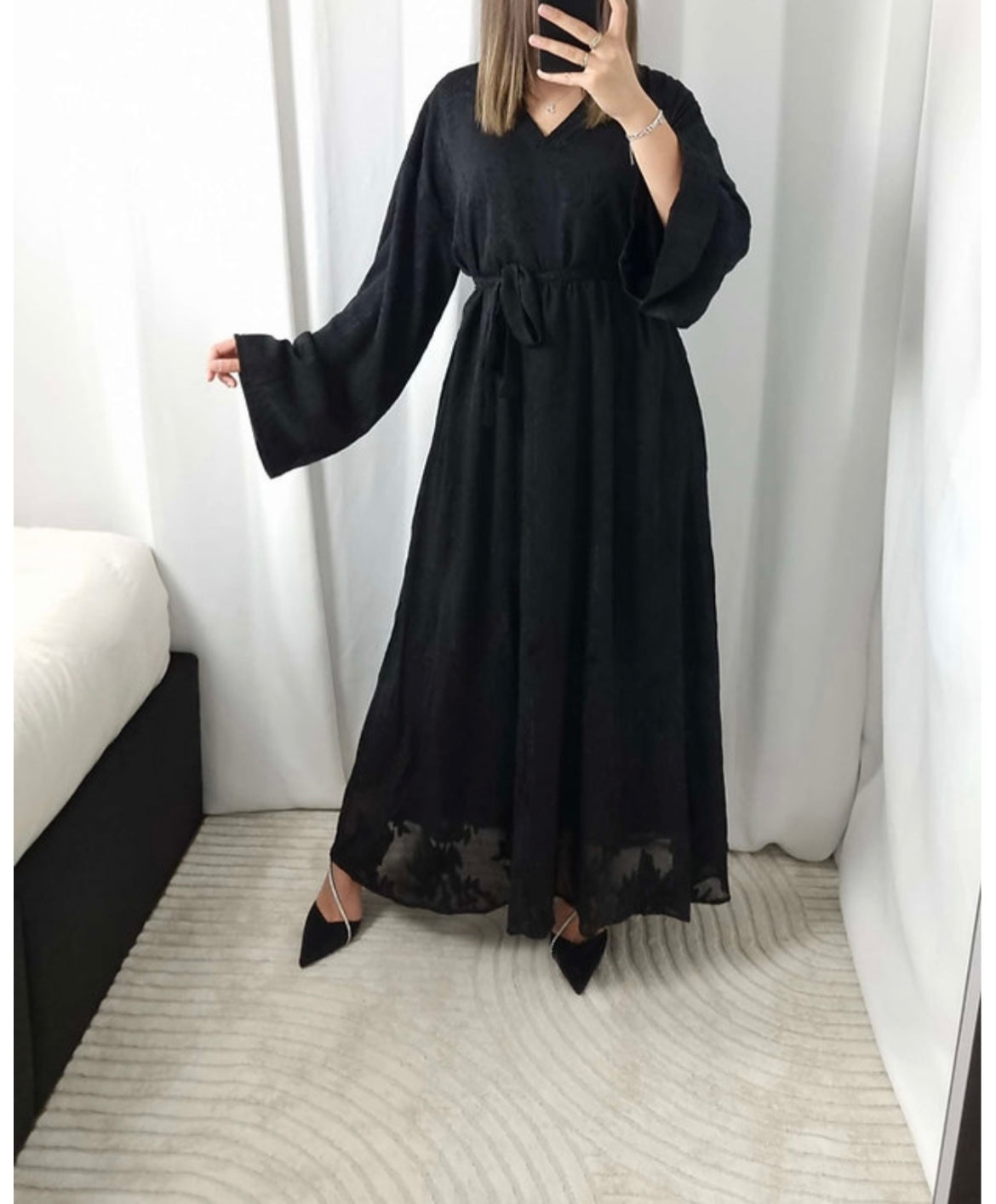 LENA ZWARTE JURK MET DETAILS