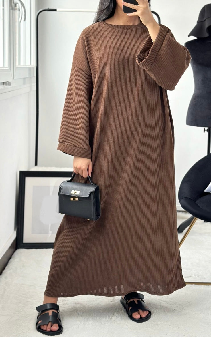 SEN GERIBBELDE JURK BRUIN