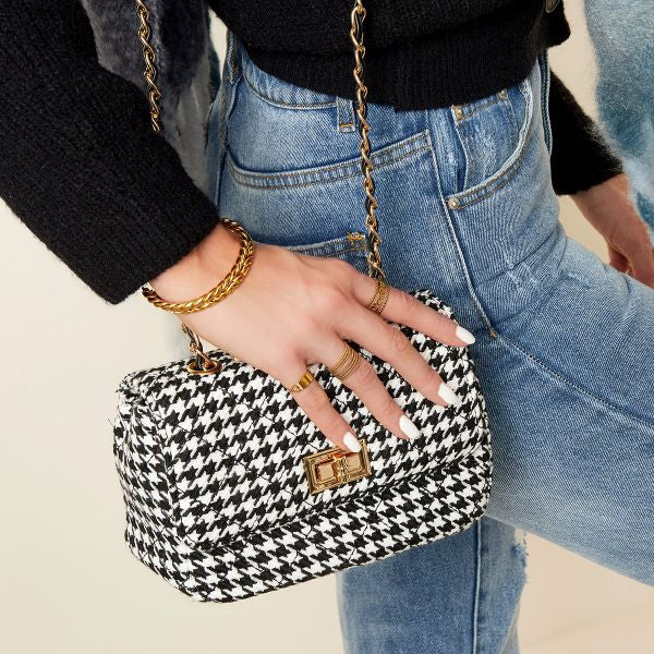 Geruite tas met metalen band en sluiting beige