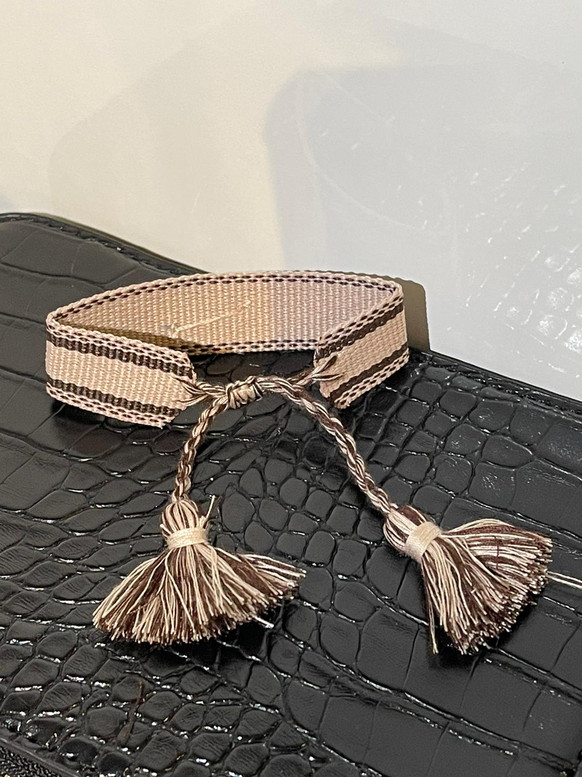 BOHEMIAN ARMBAND LOVE BRUIN