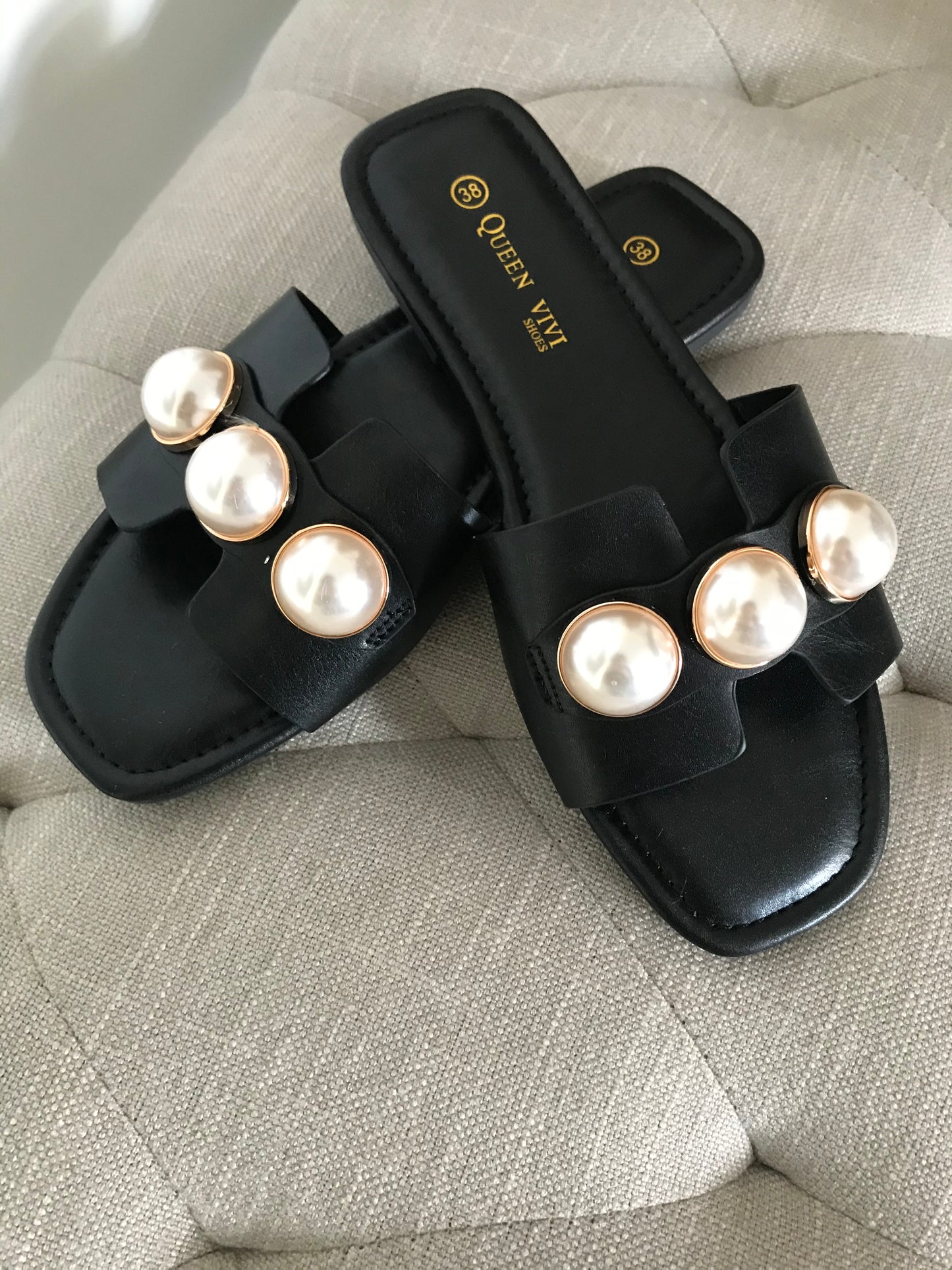 SLIPPERS MET PARELS ZWART