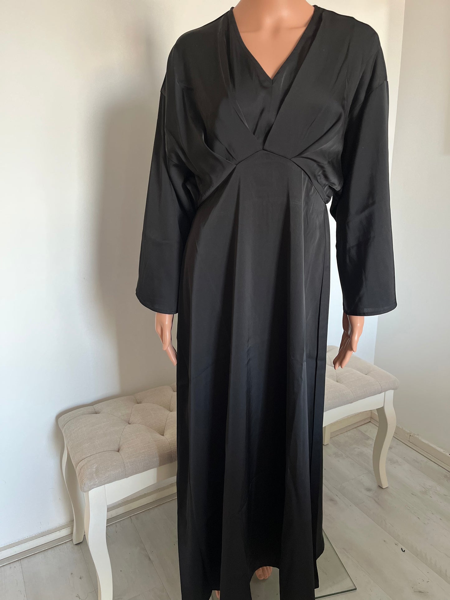 SAFIA SATIJNEN JURK ZWART