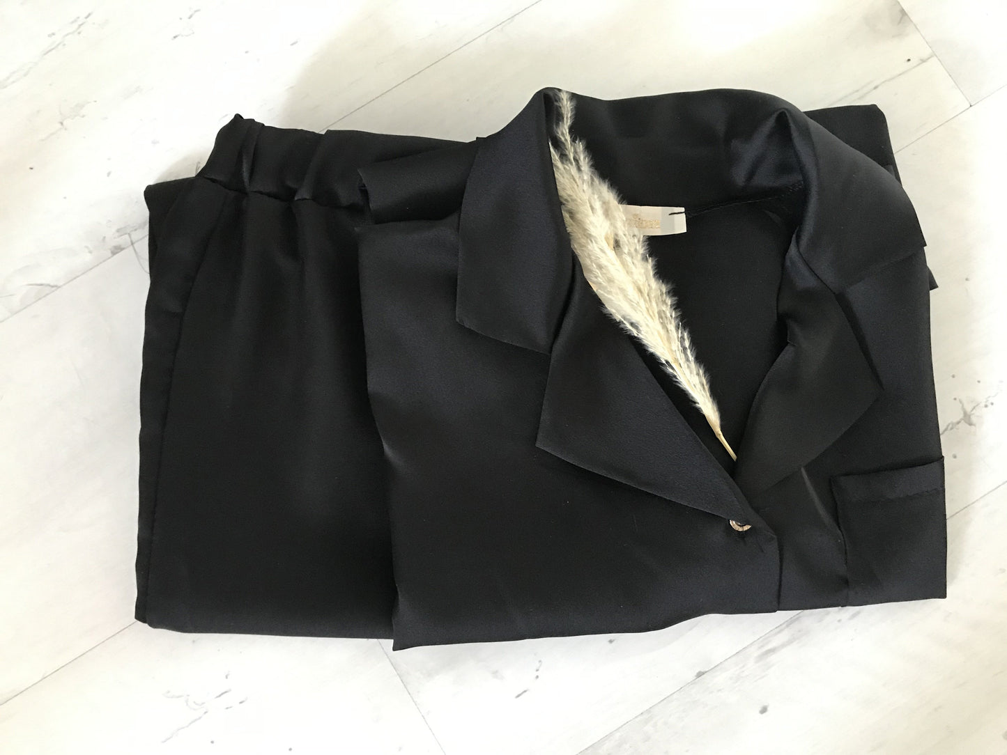 SATIJNEN PYJAMA ZWART