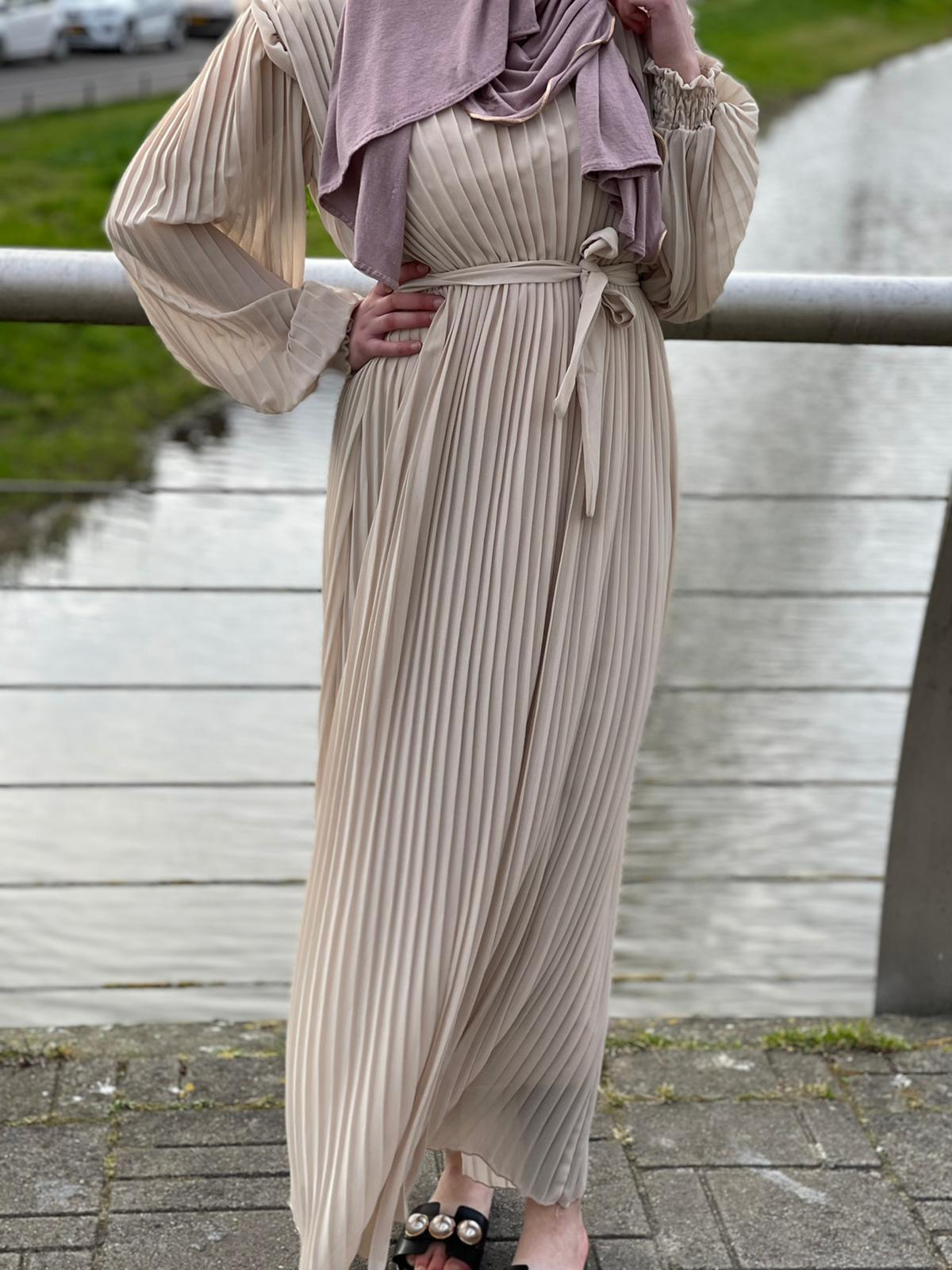 ARWA MAXI JURK PLISSÉ BEIGE