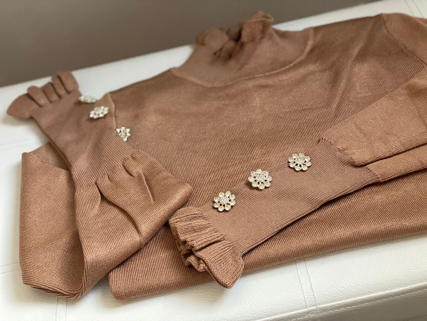 IMANE TRUI MET STRASSKNOPEN BEIGE