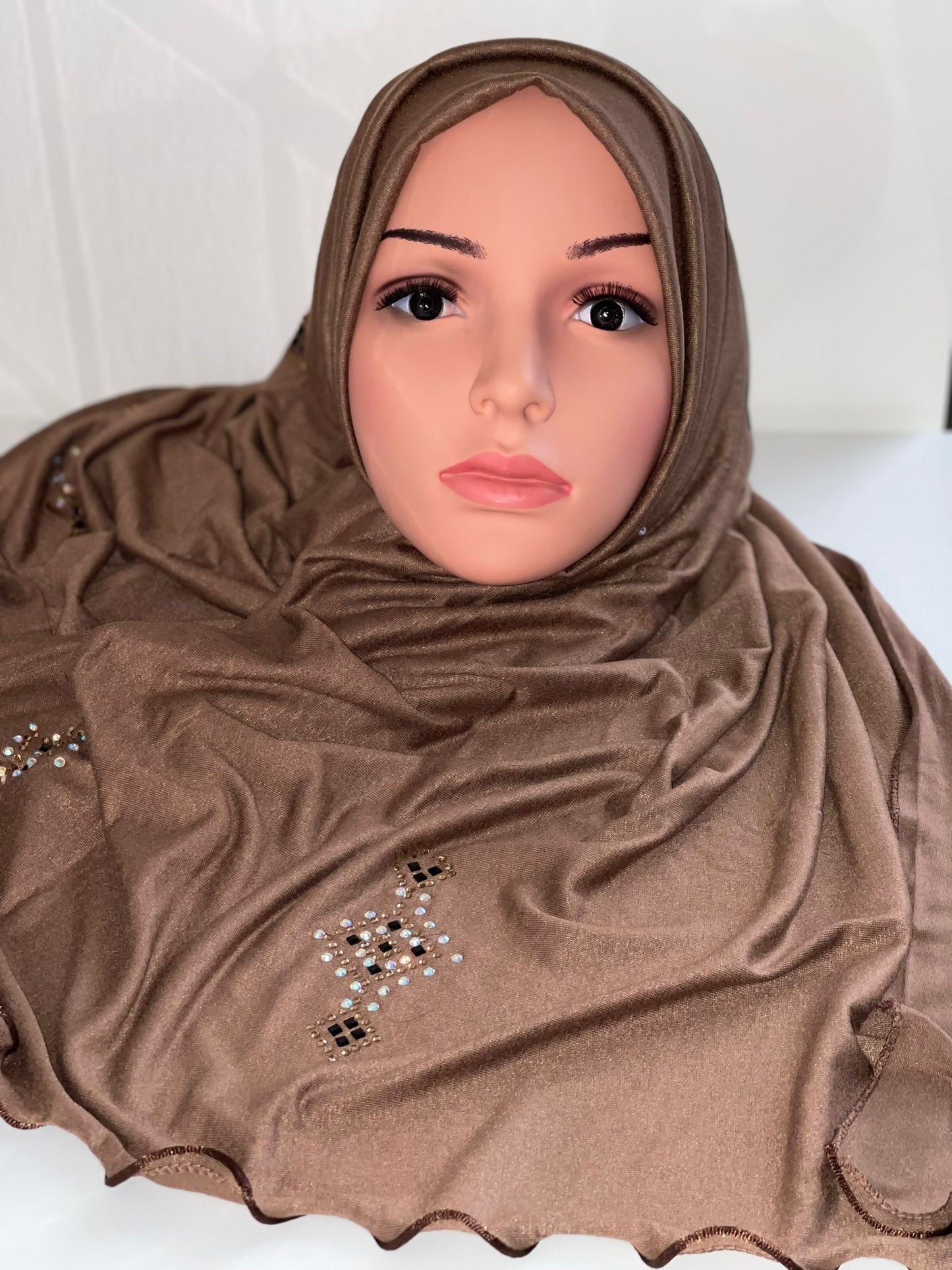 JERSEY BRUIN MET STEENTJES