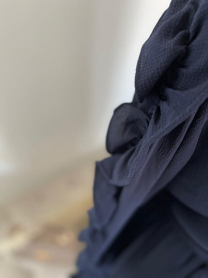 RAWDA LANGE JURK MET RUFFLES DONKERBLAUW