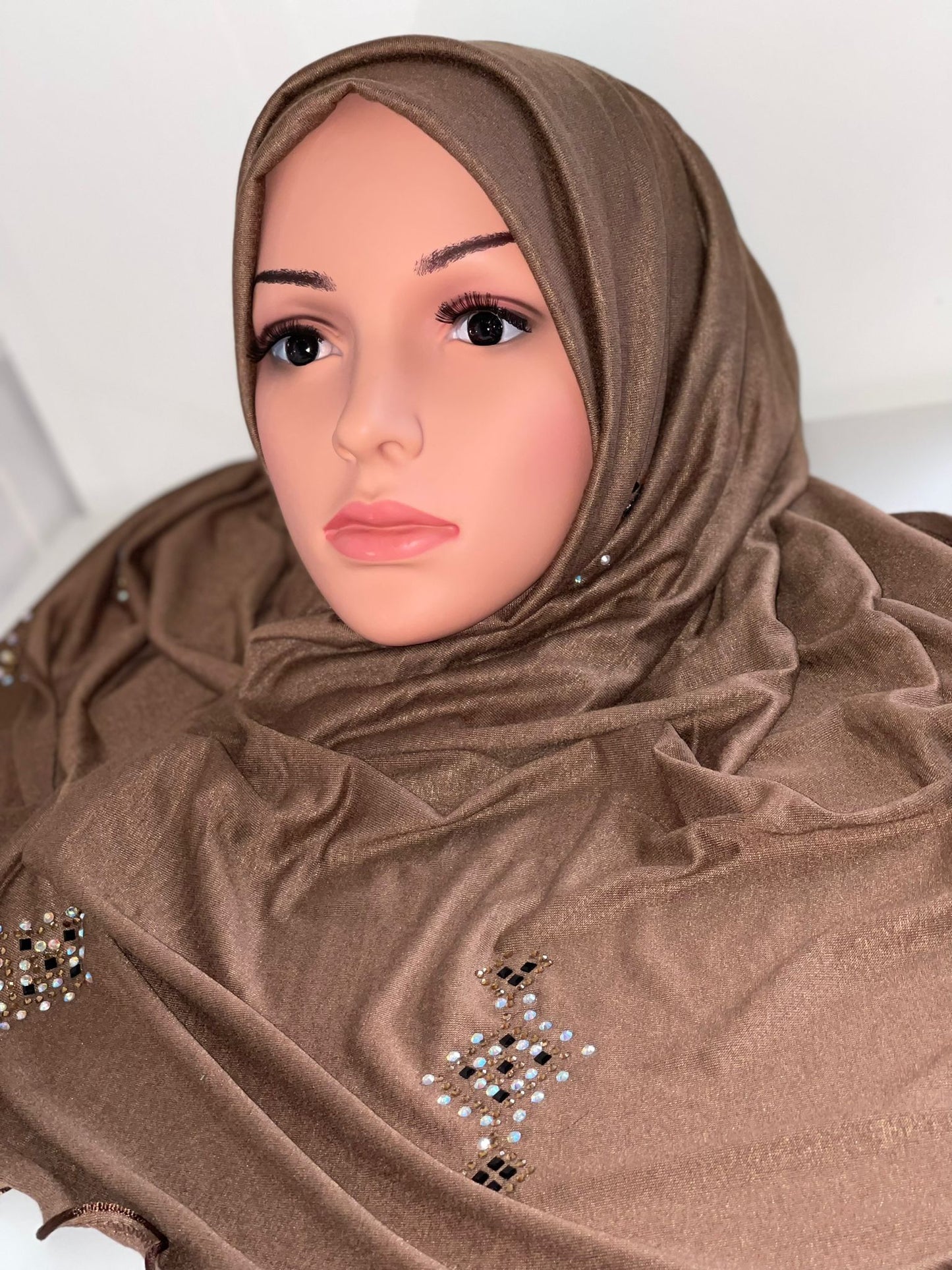 JERSEY BRUIN MET STEENTJES