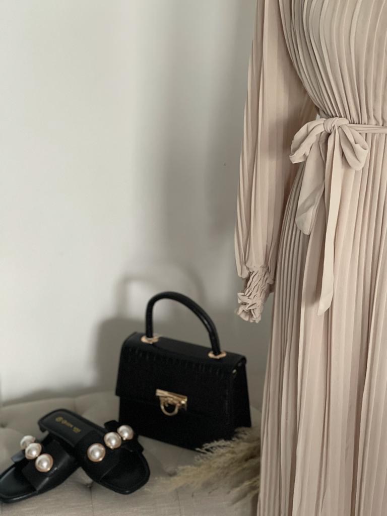 ARWA MAXI JURK PLISSÉ BEIGE